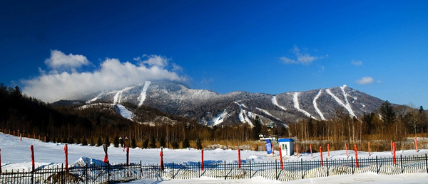 吉林霧凇.朝鮮民俗村.長(zhǎng)白山溫泉、魔 界、萬達(dá)滑雪雙飛五日游--B1